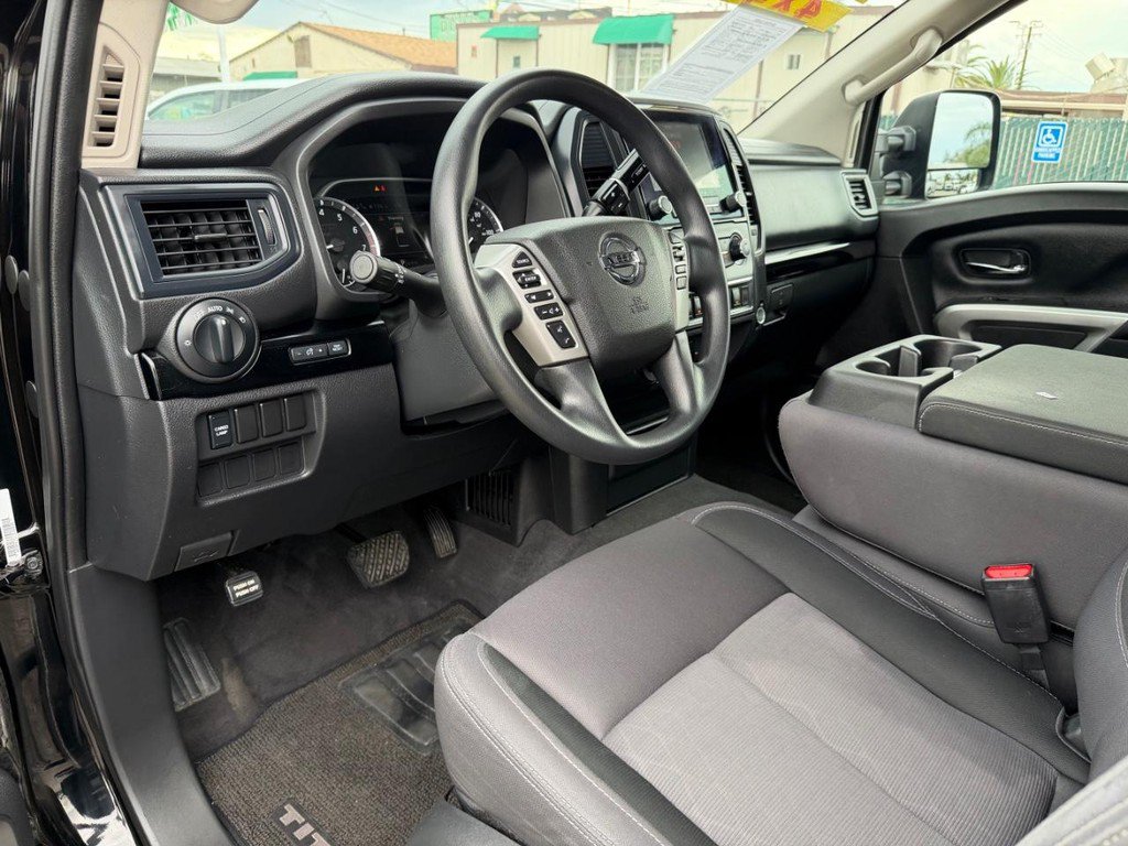 Used 2022 Nissan Titan SV AWD/4WD image 16