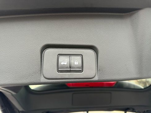 Used 2024 Nissan Rogue SV image 24