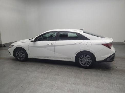 Used 2024 Hyundai Elantra SEL FWD image 3