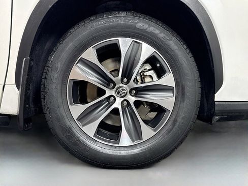 Used 2021 Toyota Highlander XLE image 47