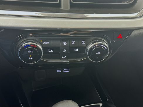 Used 2025 Chevrolet Trax LT FWD image 23