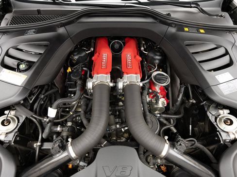 Used 2018 Ferrari GTC4Lusso T RWD image 39