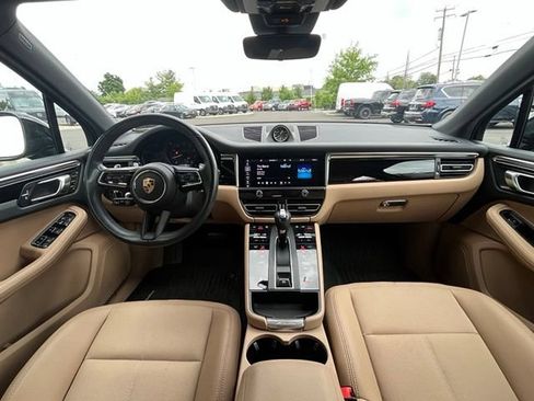 Used 2024 Porsche Macan AWD/4WD image 10