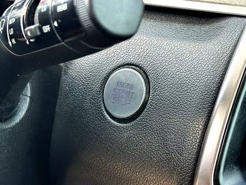 Used 2023 Kia Sorento S image 17