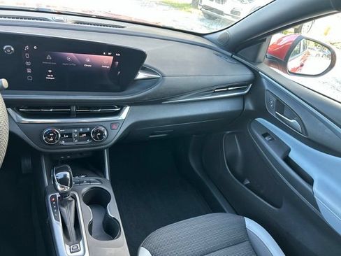 Used 2024 Buick Envista Preferred w/ Convenience I Package FWD image 11