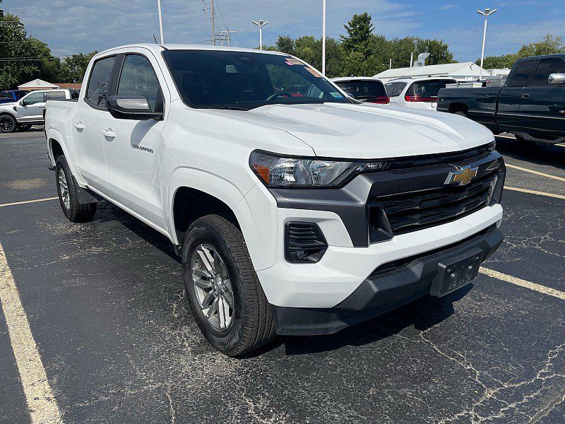 Used 2024 Chevrolet Colorado LT w/ LT Convenience Package II AWD/4WD image 5