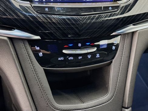 Used 2025 Cadillac XT6 Premium Luxury image 24