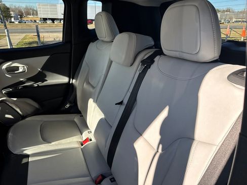 Used 2018 Jeep Renegade Limited w/ UConnect 8.4 Nav Group image 14