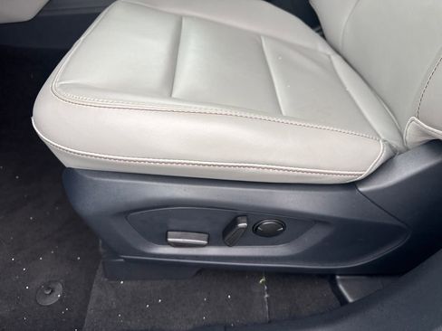 Used 2025 Ford Explorer Active w/ Active Comfort Package image 26