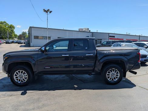 Certified 2025 Toyota Tacoma Limited AWD/4WD image 3