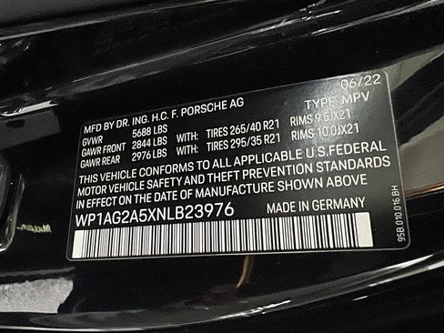 Used 2022 Porsche Macan S AWD/4WD image 46