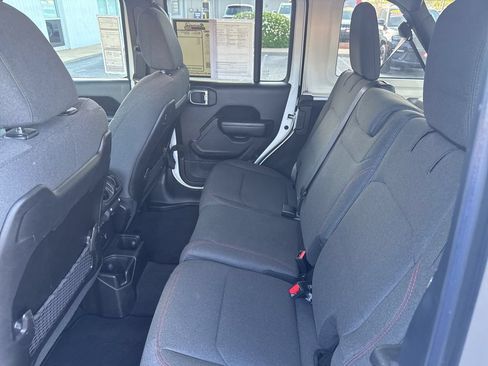 Used 2024 Jeep Wrangler Unlimited Rubicon AWD/4WD image 12