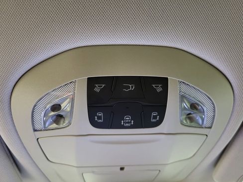 Used 2024 Chrysler Voyager LX FWD image 12
