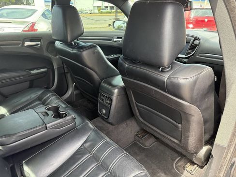 Used 2014 Chrysler 300 S RWD image 9
