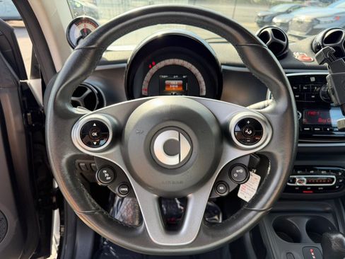 Used 2018 smart fortwo electric drive RWD image 11