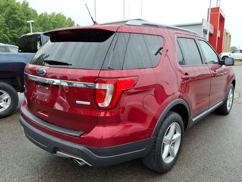 Used 2019 Ford Explorer XLT w/ Equipment Group 202A FWD image 5