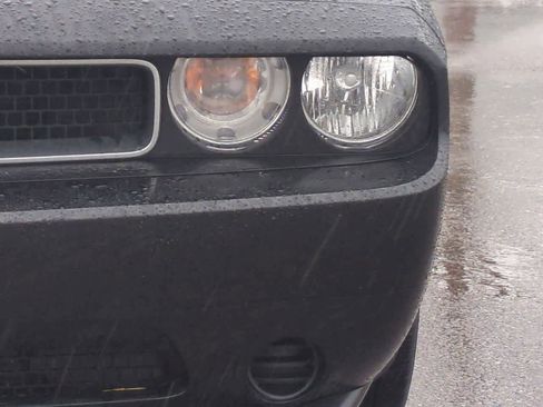 Used 2014 Dodge Challenger SXT image 10