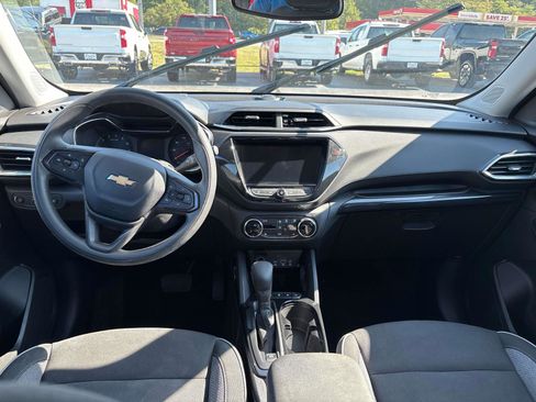 Used 2023 Chevrolet TrailBlazer LT w/ Convenience Package image 5