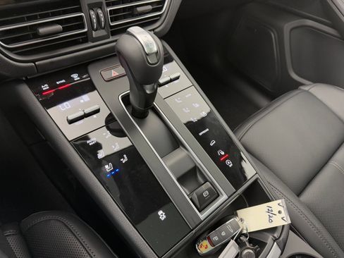 Certified 2026 Porsche Macan AWD/4WD image 18