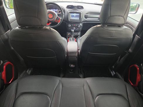 Used 2018 Jeep Renegade Trailhawk AWD/4WD image 24