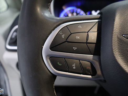 Used 2024 Chrysler Voyager LX image 16