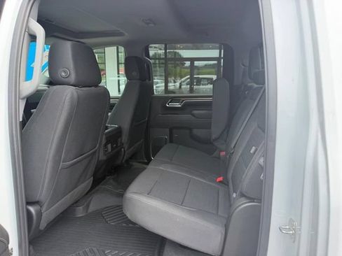 Used 2024 Chevrolet Silverado 2500 LT AWD/4WD image 9