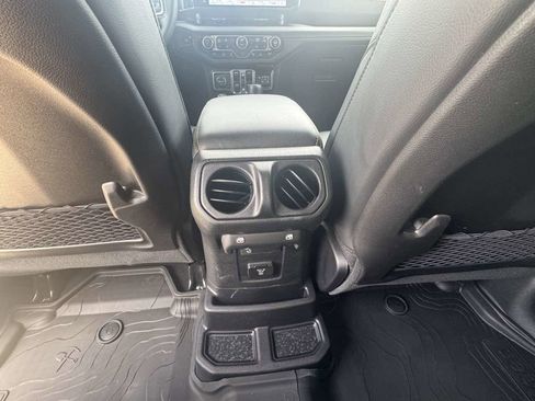 Used 2024 Jeep Wrangler Unlimited Sahara w/ Technology Group AWD/4WD image 12