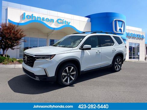 Certified 2025 Honda Pilot Touring image 1