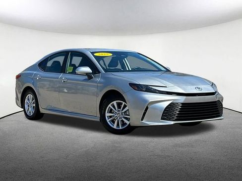 Used 2025 Toyota Camry LE w/ Convenience Package FWD image 2