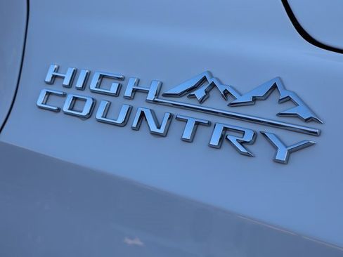 Used 2021 Chevrolet Suburban High Country image 19