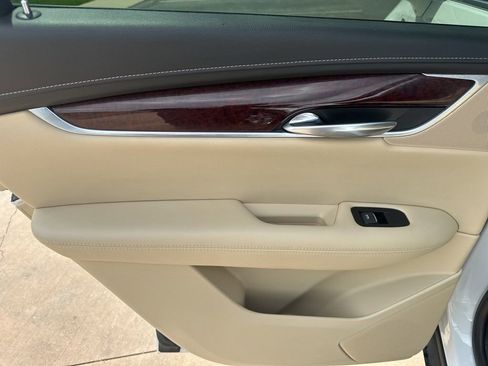 Used 2019 Cadillac XT5 Luxury w/ Advanced Security Package FWD image 24