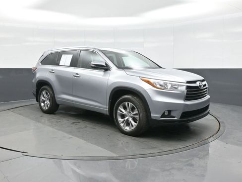 Used 2015 Toyota Highlander XLE image 1