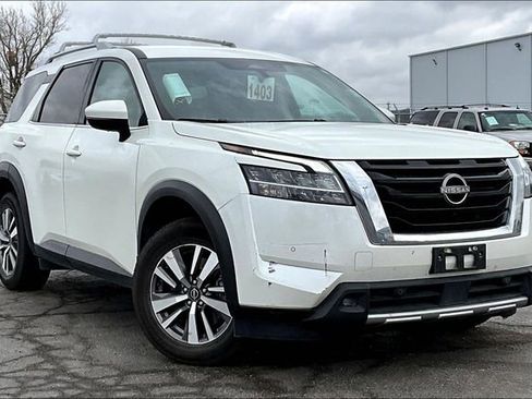 Used 2022 Nissan Pathfinder SL image 2