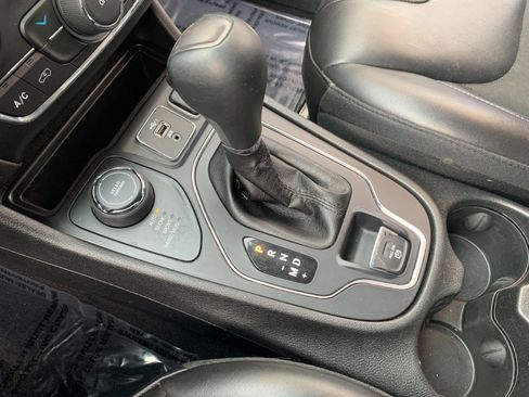 Used 2019 Jeep Cherokee Latitude Plus image 18