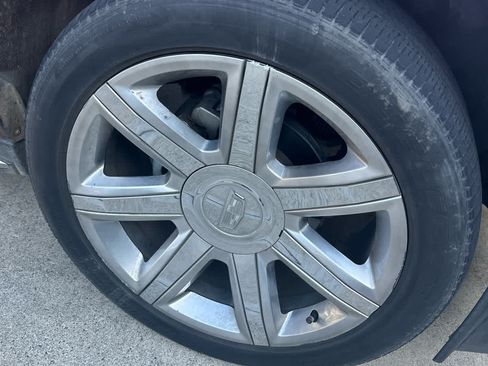 Used 2017 Cadillac Escalade ESV Luxury AWD/4WD image 2