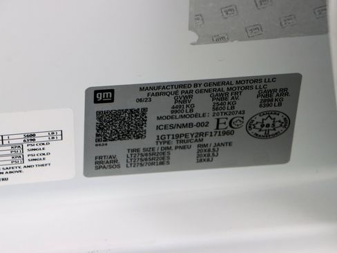 Used 2024 GMC Sierra 2500 AT4 w/ AT4 Premium Plus Package image 36