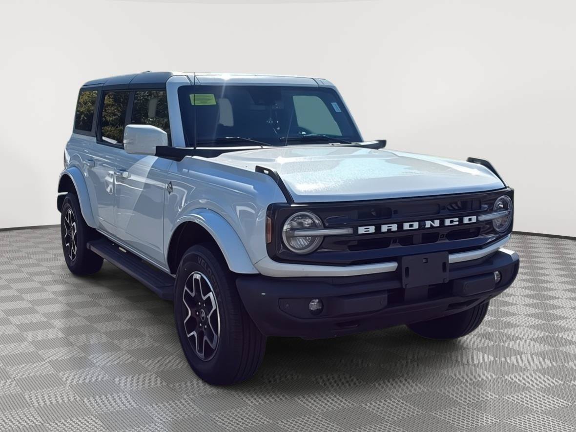 Used 2023 Ford Bronco Outer Banks AWD/4WD image 3