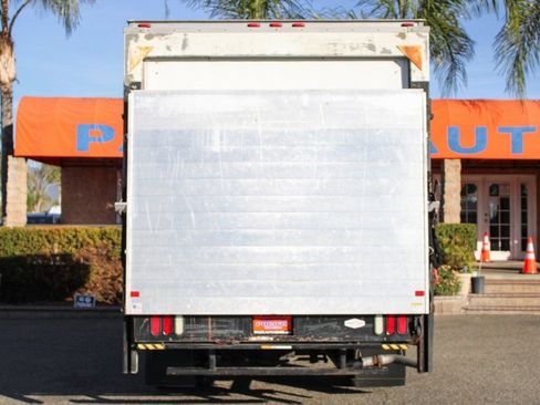 Used 2016 Chevrolet Express 4500 w/ Chrome Appearance Package RWD image 8