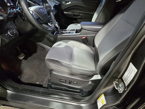 Used 2019 Ford Escape SE image 10