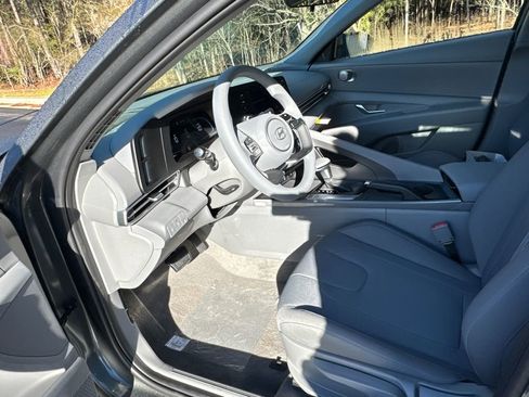 New 2026 Hyundai Elantra SE FWD image 9