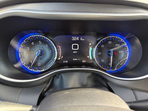 Used 2024 Chrysler Pacifica Touring-L image 15