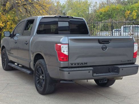 Used 2018 Nissan Titan SV w/ SV Convenience Package image 5
