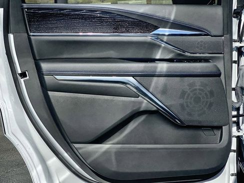 Used 2026 Cadillac Escalade IQL Luxury image 28