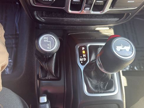 Used 2025 Jeep Wrangler Unlimited Sport AWD/4WD image 19