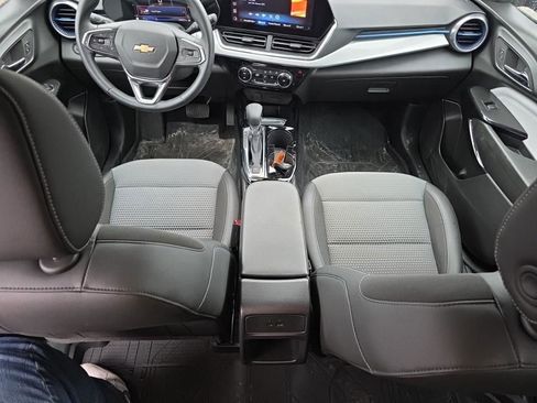 Used 2025 Chevrolet Trax LT w/ Driver Confidence Package FWD image 14