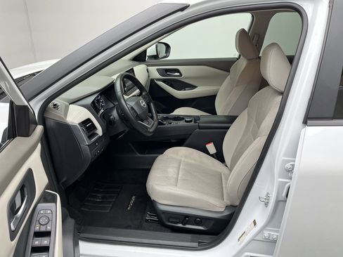 Used 2025 Nissan Rogue SV AWD/4WD image 3
