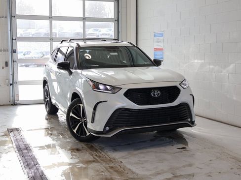 Used 2022 Toyota Highlander XSE image 40