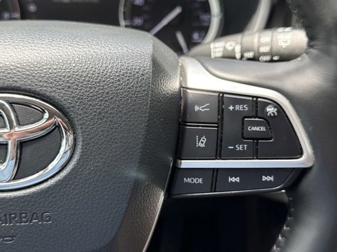 Used 2022 Toyota Highlander Limited FWD image 26