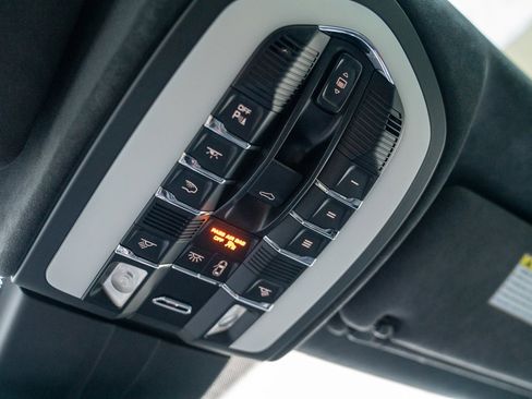 Used 2016 Porsche Cayenne GTS image 23