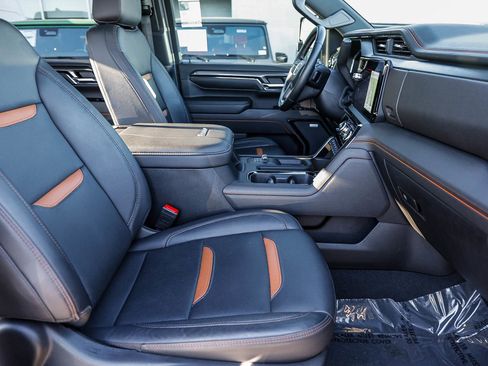 Used 2024 GMC Sierra 2500 AT4 w/ AT4 Premium Plus Package image 17